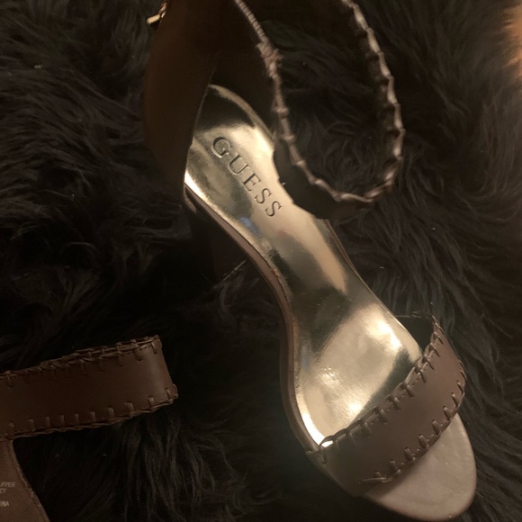 ❤️SOLD❤️Guess heels - Picture 3 of 3